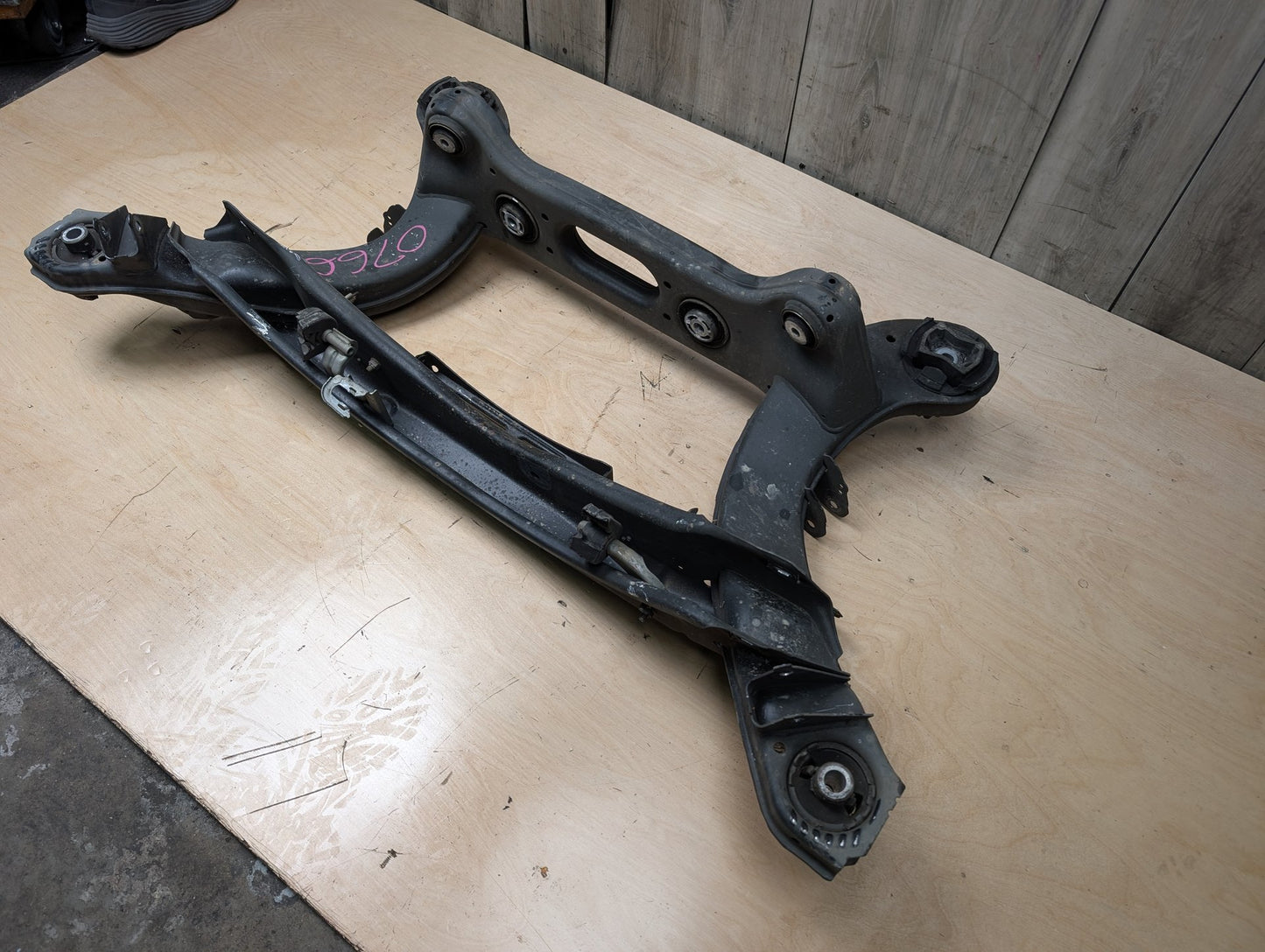 10-16 Mercedes A207 C207 W204 W207 W212 Rear Subframe Support Cradle Crossmember