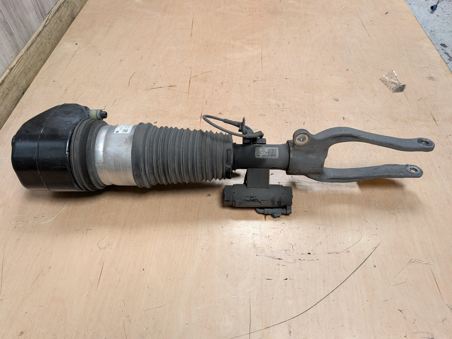 16-22 OEM BMW G11 G12 740iX 745eX 750iX B7 FRONT Left Driver Air Shock Strut