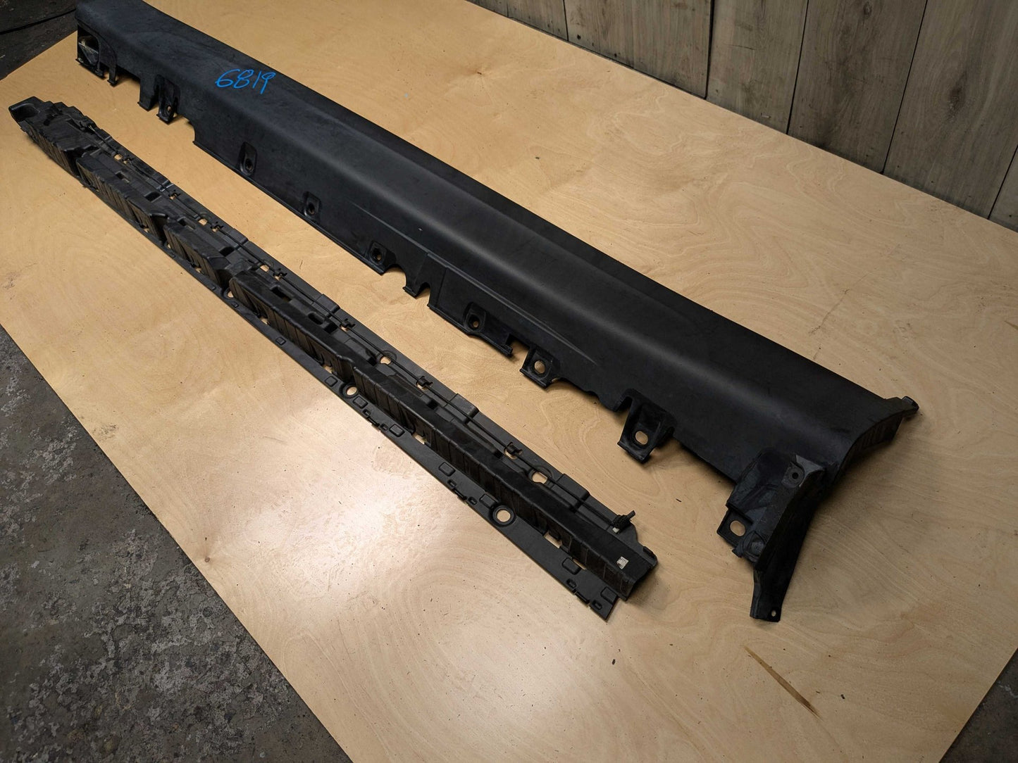 *14-18 OEM BMW F15 X5 Left Driver Side Skirt Rocker Panel Molding w/ Bracket