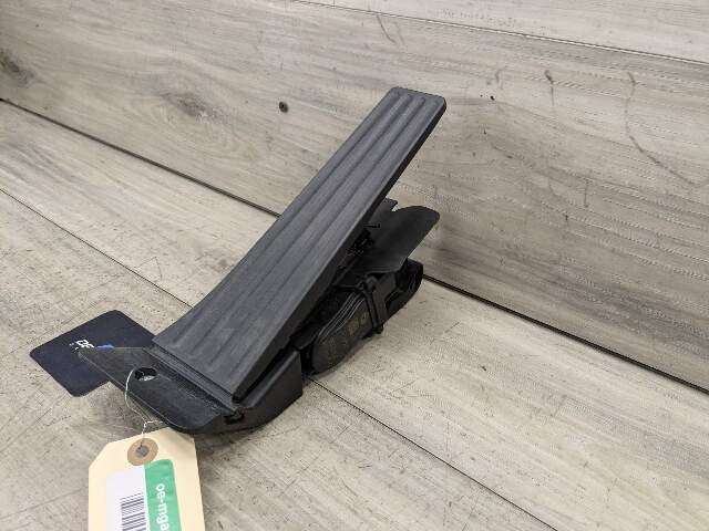 2016 BMW X6 F16 Gas Accelarator Pedal 6853175