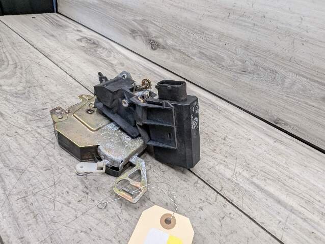 1996 - 2003 BMW Z3 E36 Front Right Passenger Door Latch Lock Actuator 8353012 M54B25O0