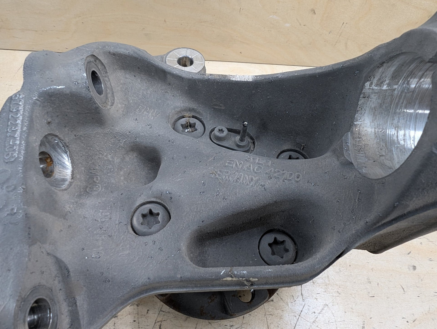 2012-2018 BMW 320i F30 Front Left Driver Spindle Knuckle w/ Bearing 6792287