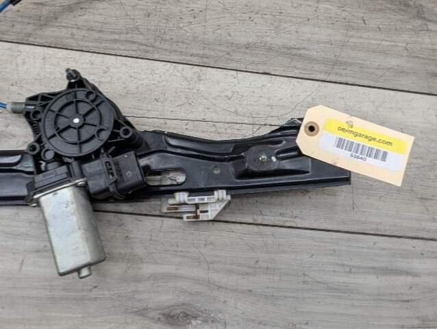 2011 - 2016 BMW 335i F30 Front Right Passenger Window Glass Regulator w/ Motor 7281886 N55B30M0