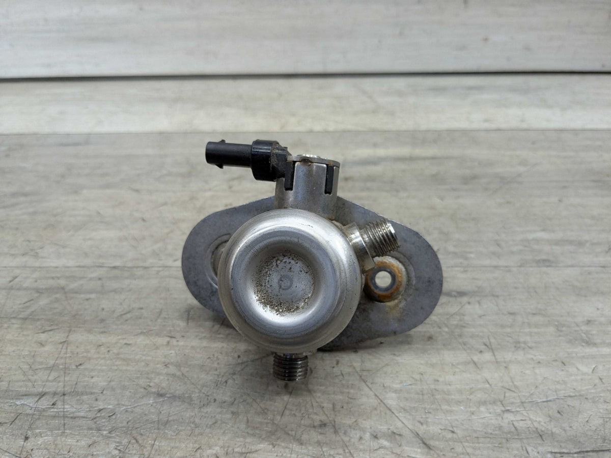 16-20 OEM BMW G11 G12 750 G30 M550 Engine N63R HPFP High Pressure Fuel Pump