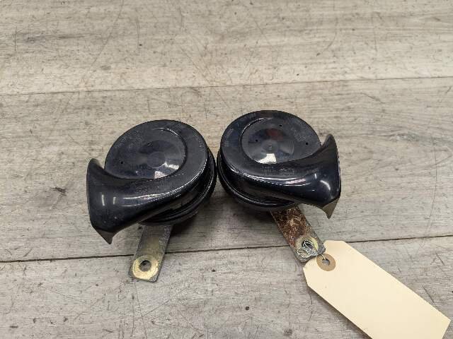 1996 - 2003 BMW Z3 E36 Alarm Horns SET 8407730 M54B25O0