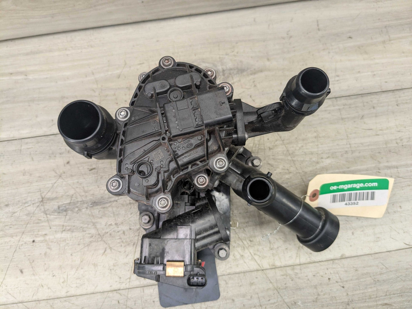 OEM BMW G01 G05 G20 G30 G42 M340 M440 Engine B58C Heat Management Module 8642559