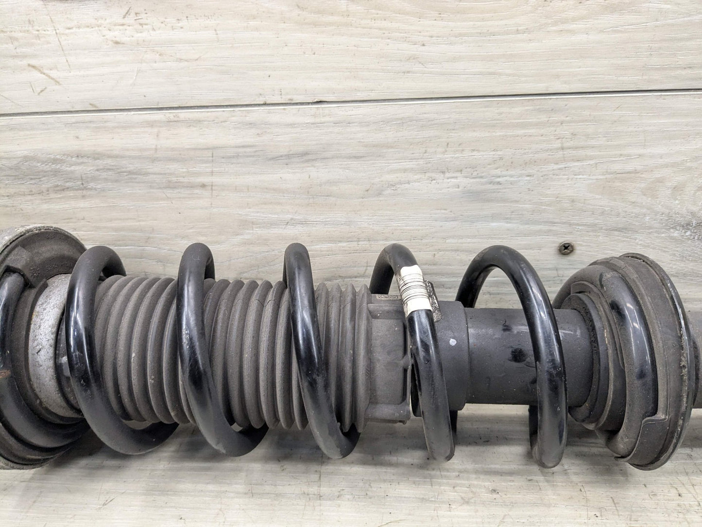 2018 BMW M550i G30 Rear Left Driver Spring Strut Shock Absorber 6867353 17-23 OEM BMW G30 M550 Rear Left Driver Side Strut Shock Absorber w/ Spring VDC