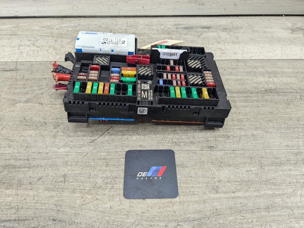 17-21 OEM BMW G30 F90 M5 G11 G12 G14 G15 Rear Power Distribution Fuse Box