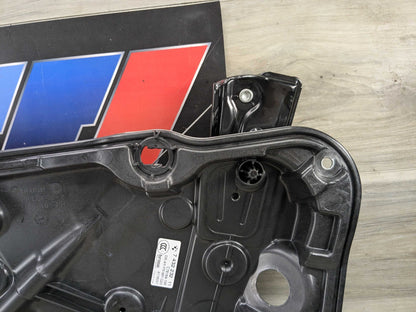 2019 BMW 330i G20 Front Right Passenger Door Window Glass Regulator Motor 7432232 OEM BMW G20 G80 330 M340 M3 FRONT Right Passenger Door Window Regulator Motor