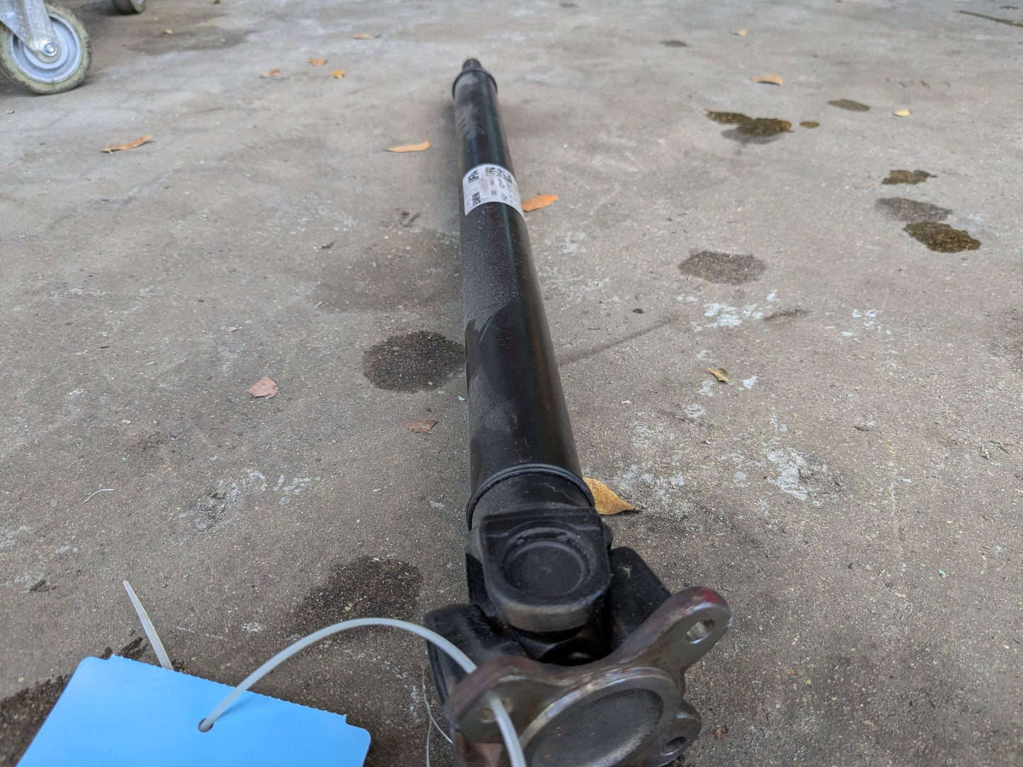 BMW Unknown Unknown Front Propeller Driveshaft Drive Shaft 9425911 OEM BMW G12 G20 G30 F90 X3 X4 X5 M5 M8 Sedan Drive Shaft Driveshaft Front Output
