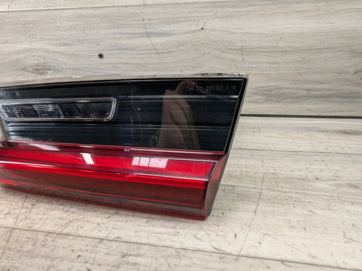 2021 BMW 330i G20 Rear Right Passenger Inner Tail Light 7495090 PRE-LCI OEM BMW G20 G80 330 M340 M3 Rear Right Passenger Inner Stop Tail Light OEM