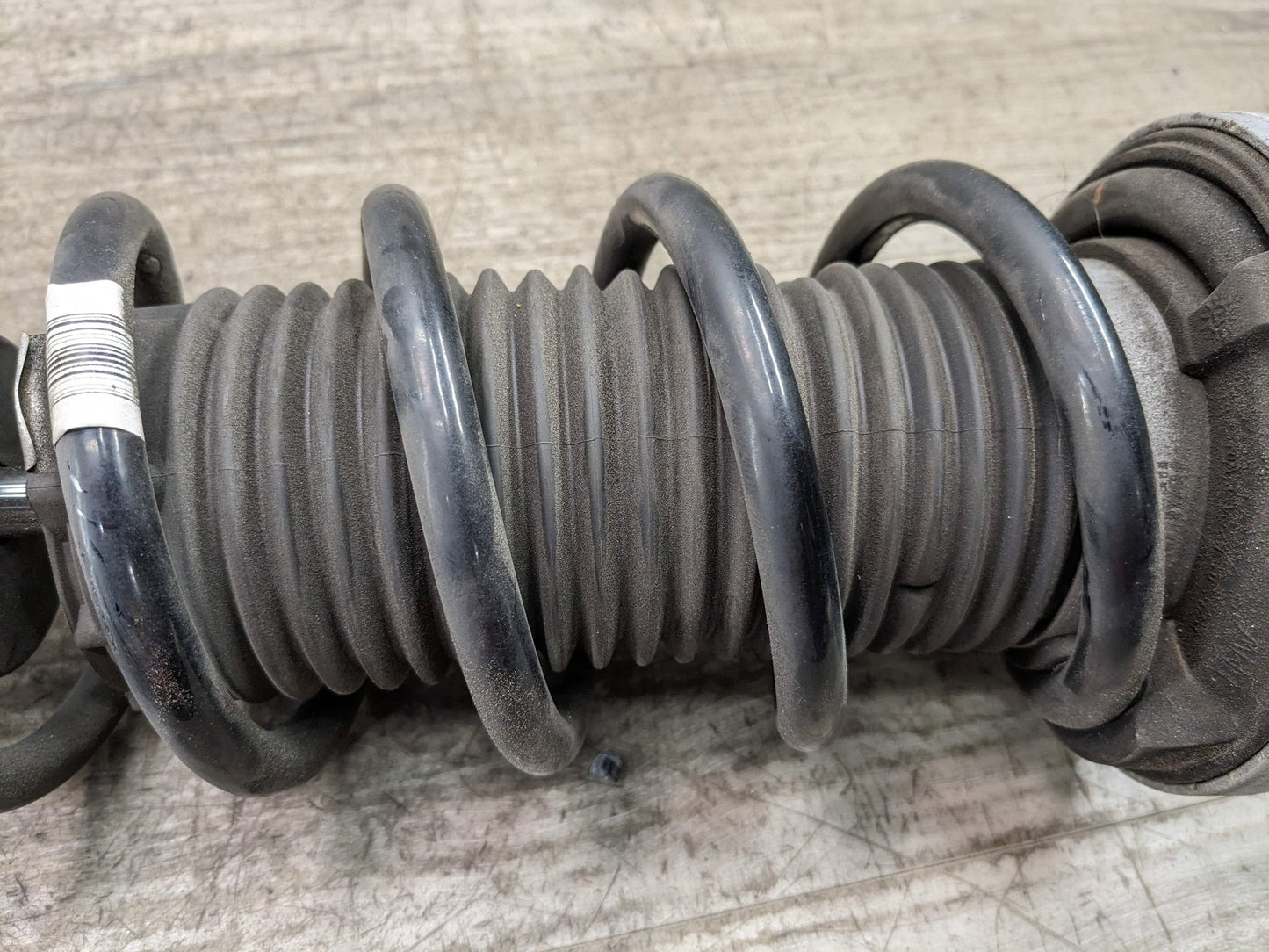 2018 BMW 540i G30 Rear Left or Right Spring Strut Shock Absorber 6866615 OEM BMW G30 530 540 REAR Left Right Suspension Strut Shock Absorber w/ Spring