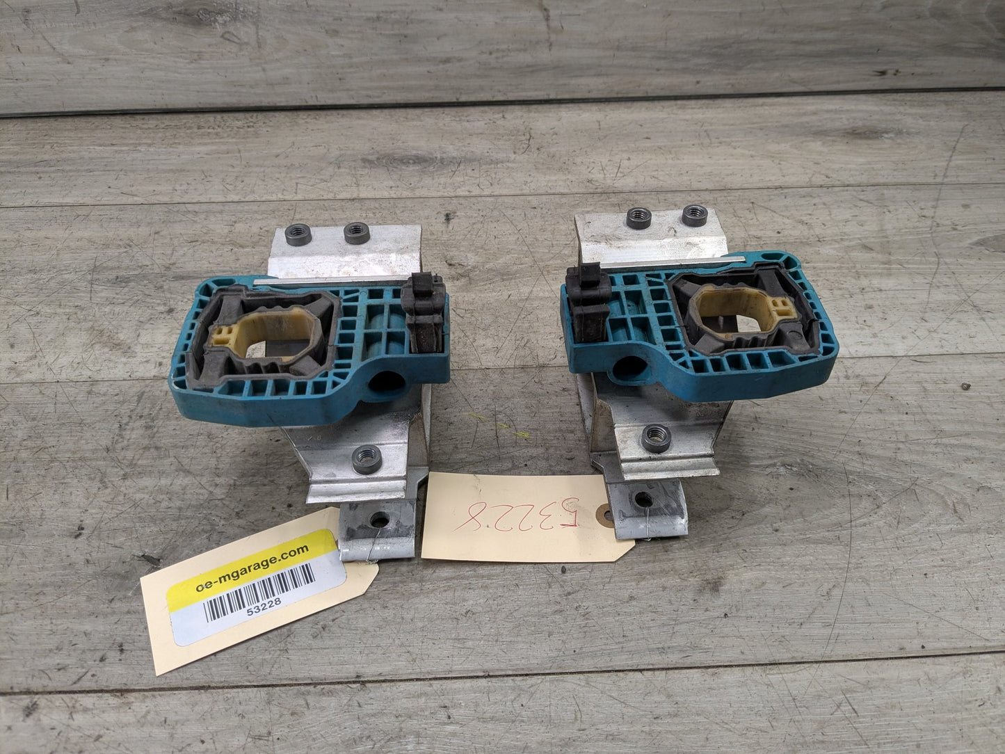 OEM BMW F90 F93 G11 G12 G16 G30 M5 Radiator Mount Support Bracket Left Right SET