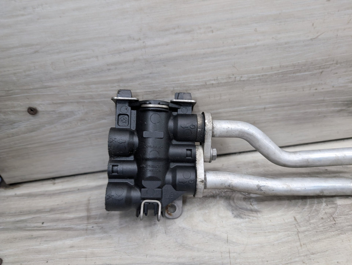 2017-2023 BMW M550i G30 Transmission Oil Cooler Pipe Lines 8602300 16-19 OEM BMW F90 M5 G12 750 G30 M550 Transmission Oil Cooler Line Inlet Outlet OEM