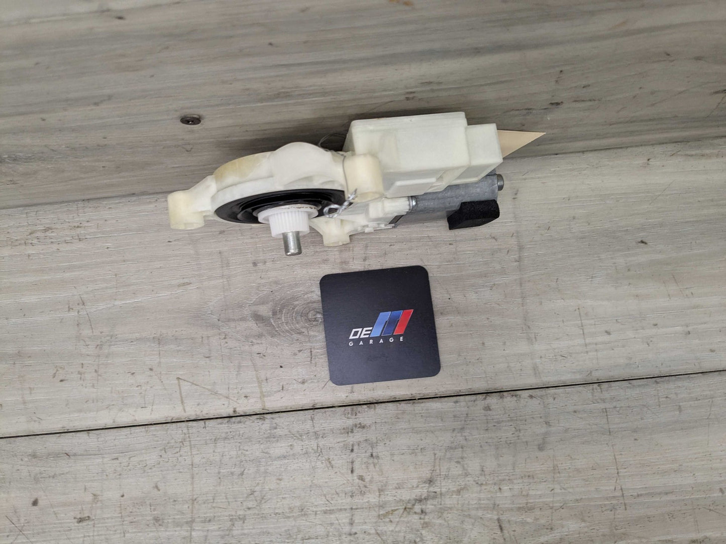 2019 BMW 330i G20 Rear Left Driver Door Window Glass Regulator Motor 8495867 19-24 OEM BMW G20 G80 330 M340 M3 Rear Left Driver Door Window Regulator Motor