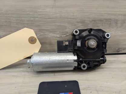 2022 BMW M240i G42 Sunroof Sun Roof Glass Motor 7424804 OEM BMW G20 G22 G26 G42 G80 G82 G87 M2 M3 M4 Sunroof Moonroof Motor Drive Unit