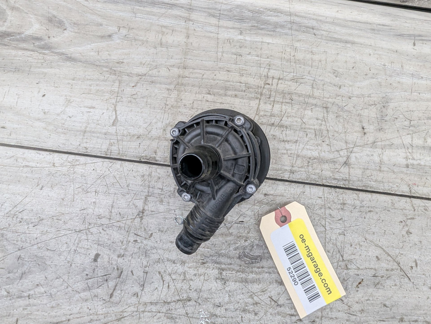 *OEM BMW G01 G05 G20 G22 G30 G42 G80 G82 G83 M3 M4 Engine Auxiliary Water Pump