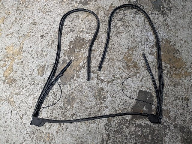 OEM BMW G23 G83 430 M440 Convertible Front Windshield Seal Sealing Weather Strip