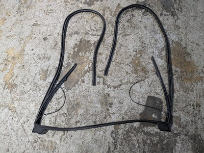 OEM BMW G23 G83 430 M440 Convertible Front Windshield Seal Sealing Weather Strip