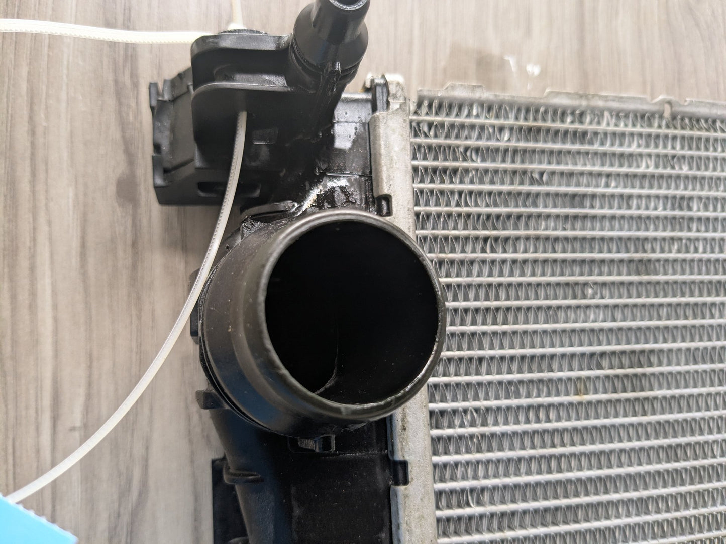 2016 BMW 750i G12 Cooling Radiator 8743667 16-19 OEM BMW G11 G12 G30 750 M550iX Auxiliary Coolant Radiator N63R