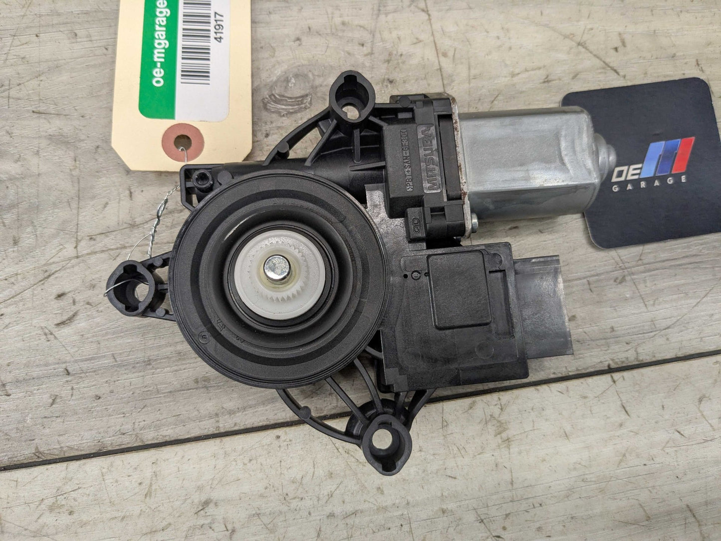2021 BMW 330i G20 Rear Right Passenger Door Window Glass Regulator Motor 8498864 OEM BMW G20 G80 330 M340 REAR Right Passenger Side Door Window Regulator Motor