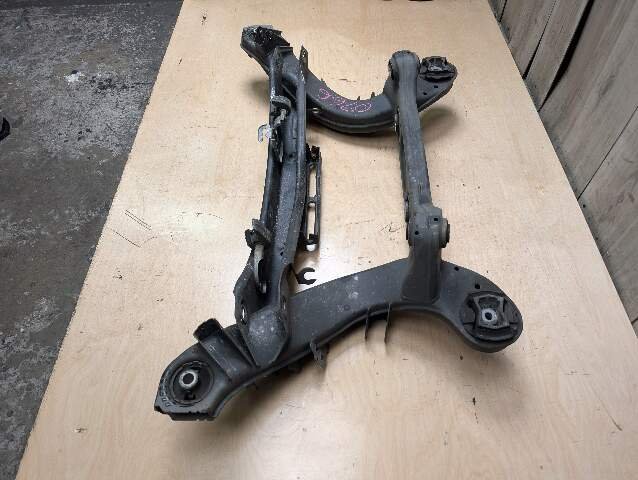 10-16 Mercedes A207 C207 W204 W207 W212 Rear Subframe Support Cradle Crossmember