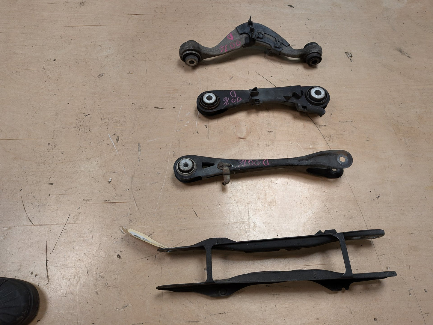 2016-2017 BMW 750i G12 Rear Left Driver Control Arms SET 6870535