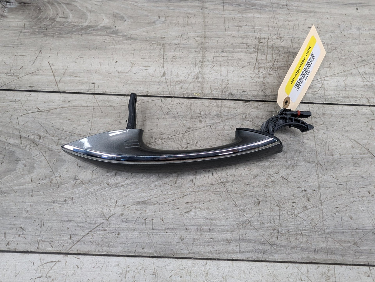 2016-2022 BMW 750i G12 Front or Rear Right Passenger Exterior Door Handle w/ Comfort Access 7413564 OEM