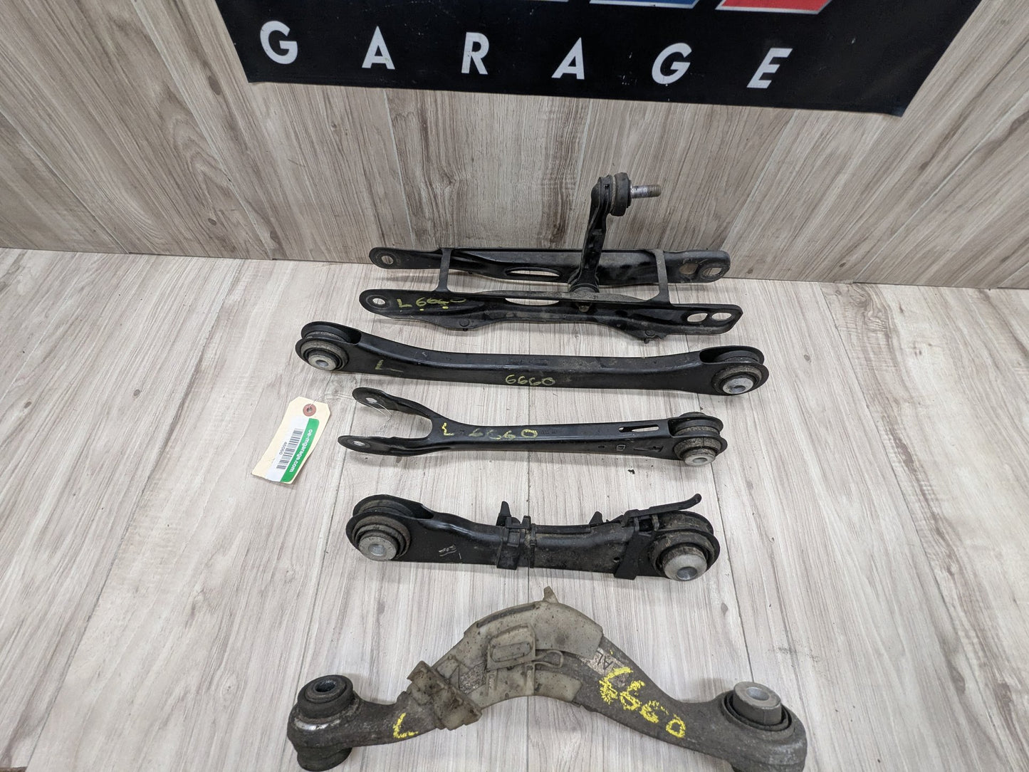 2018 BMW M550i G30 Rear Left Driver Control Arms SET 6861125 OEM BMW G11 G12 G14 G15 G16 G30 Rear Left Driver Upper Lower Control Arm SET