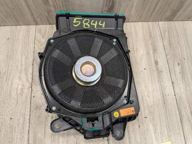 16-22 OEM BMW G30 G12 F90 Front Right Passenger Sub Subwoofer Speaker Harman