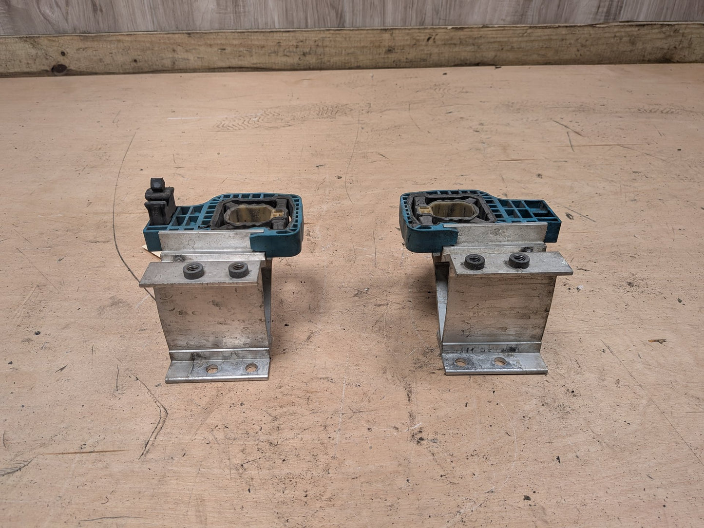 OEM BMW F90 F93 G11 G12 G16 G30 M5 Radiator Mount Support Bracket Left Right SET