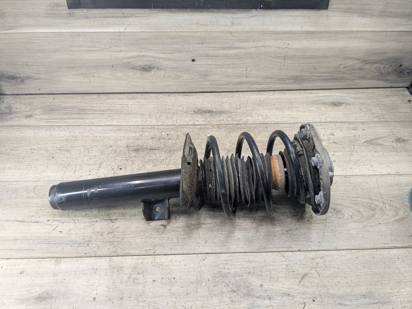2017 BMW 340i F34 Front Left Driver Spring Strut Shock Absorber 6873781 *14-19 OEM BMW F34 335 340 Front Left Driver Shock Absorber Strut Spring