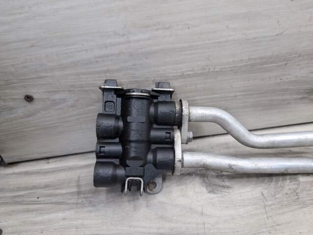 16-19 OEM BMW F90 M5 G12 750 G30 M550 Transmission Oil Cooler Line Inlet Outlet