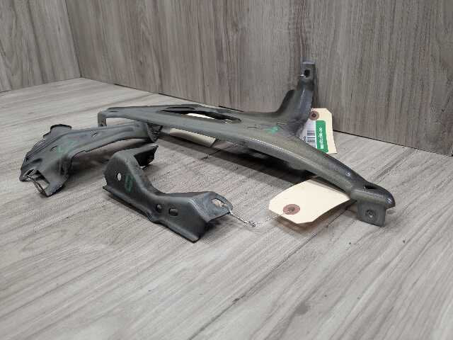 16-22 OEM BMW F48 X1 28i 28iX Front Left Driver Side Fender Holder Bracket SET