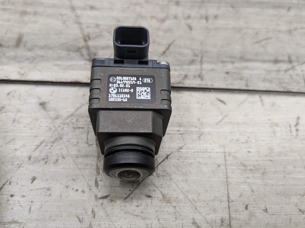 OEM BMW G11 G12 G30 530 540 M550 740 750 Rear View Backup Reverse Camera i-CAM2