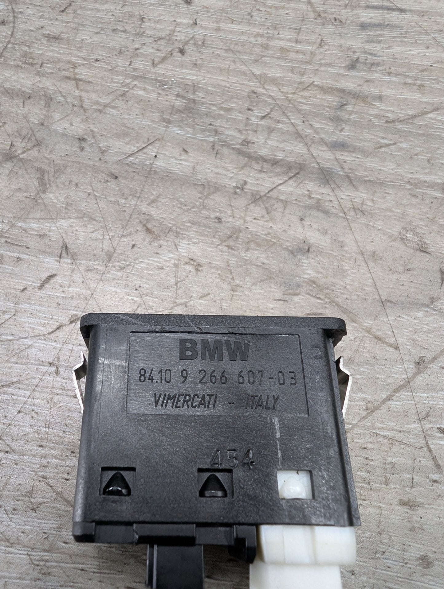 OEM BMW F15 F16 F25 F26 F85 X1 X3 X5 AUX Auxiliary Audio USB Input Charging Port