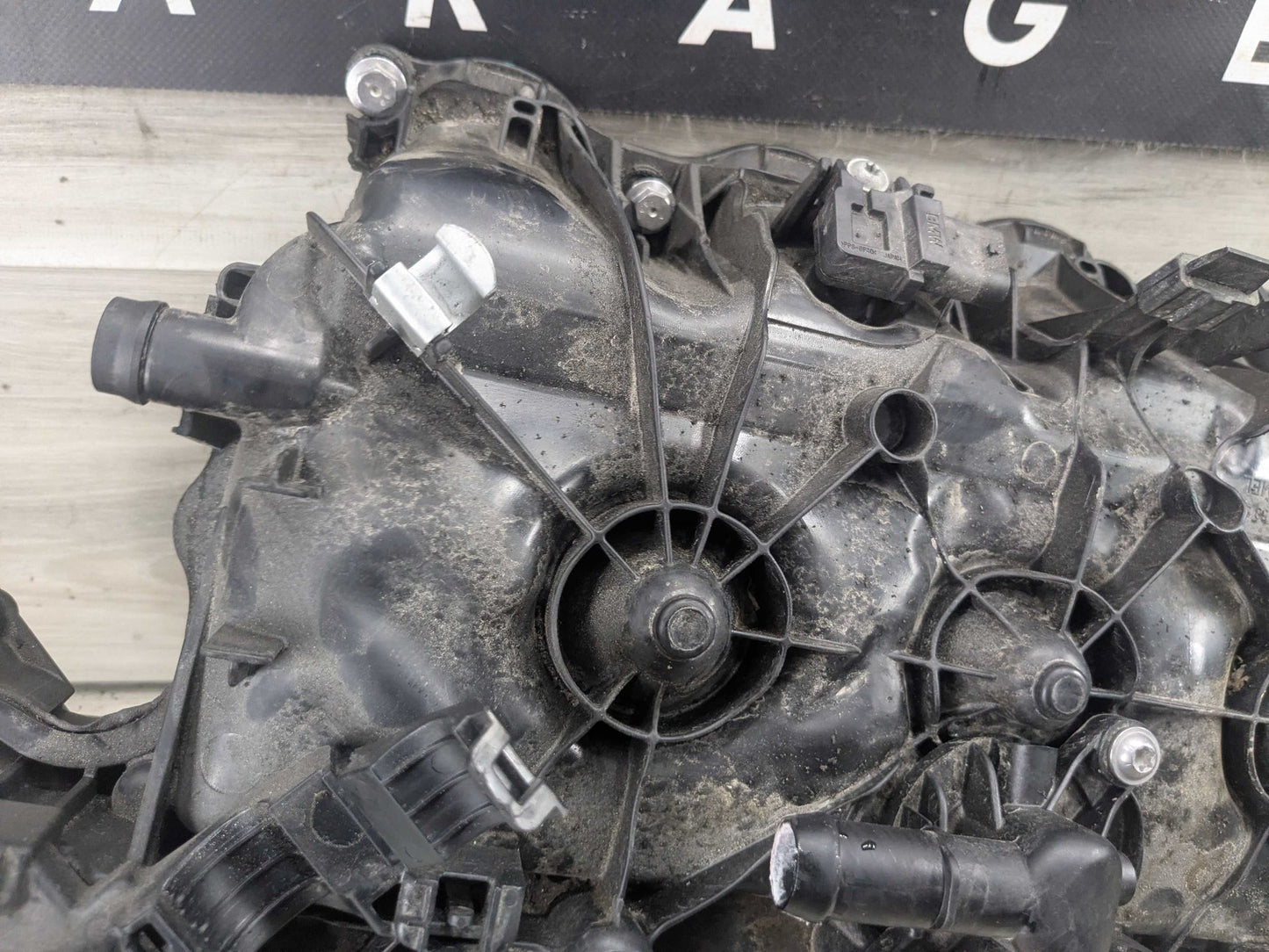 OEM BMW G01 G20 G26 G30 230 330 430 530 X3 Engine B46 Intake Manifold 8647975
