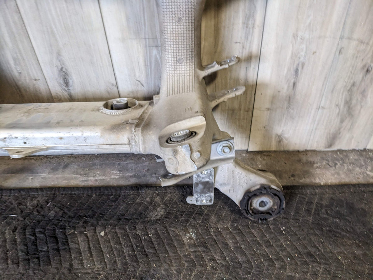 2016 750xi G12 Rear Axle Support Crossmember Subframe 6861201 OEM BMW G11 G12 G16 G30 Rear Axle Subframe Suspension Carrier Crossmember OEM