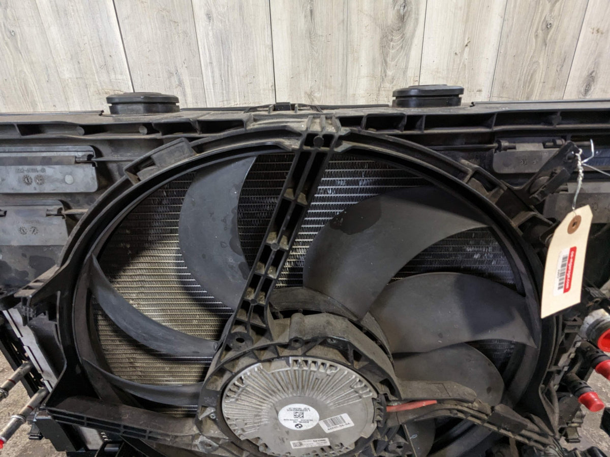 12-18 OEM BMW F10 F06 F12 M5 M6 Main Radiators Cooling ASSEMBLY Fan SET S63TU