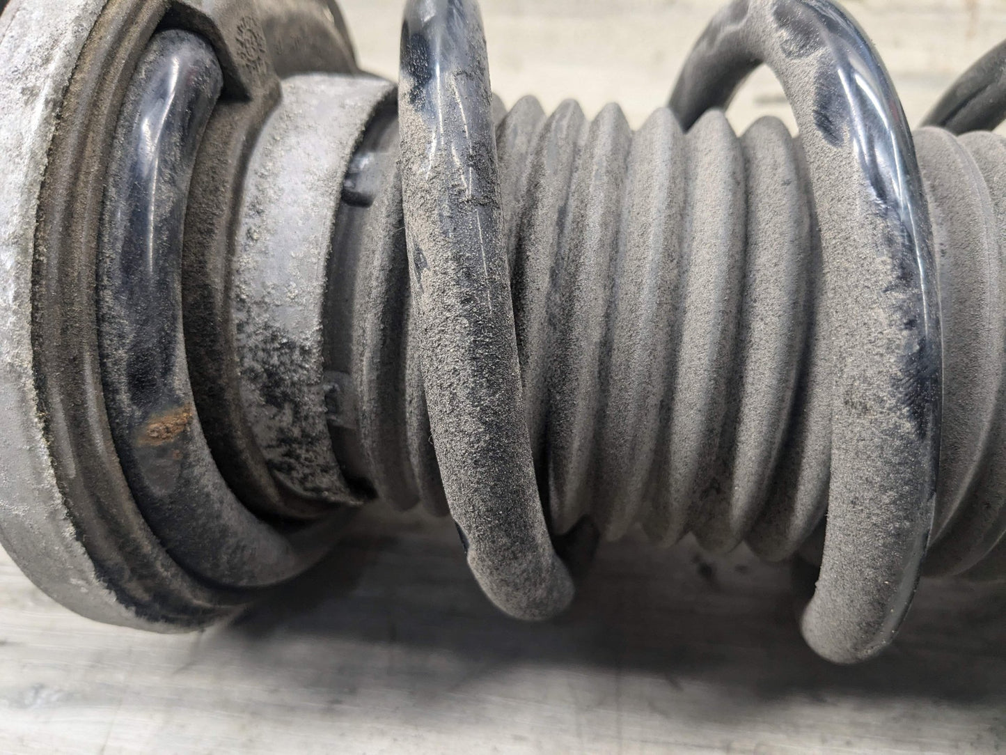 2019 BMW M550i G30 Rear Left Driver Spring Strut Shock Absorber 6867353 NOTE* OEM BMW G30 M550iX REAR Left Driver Side Strut Shock Absorber Spring VDC