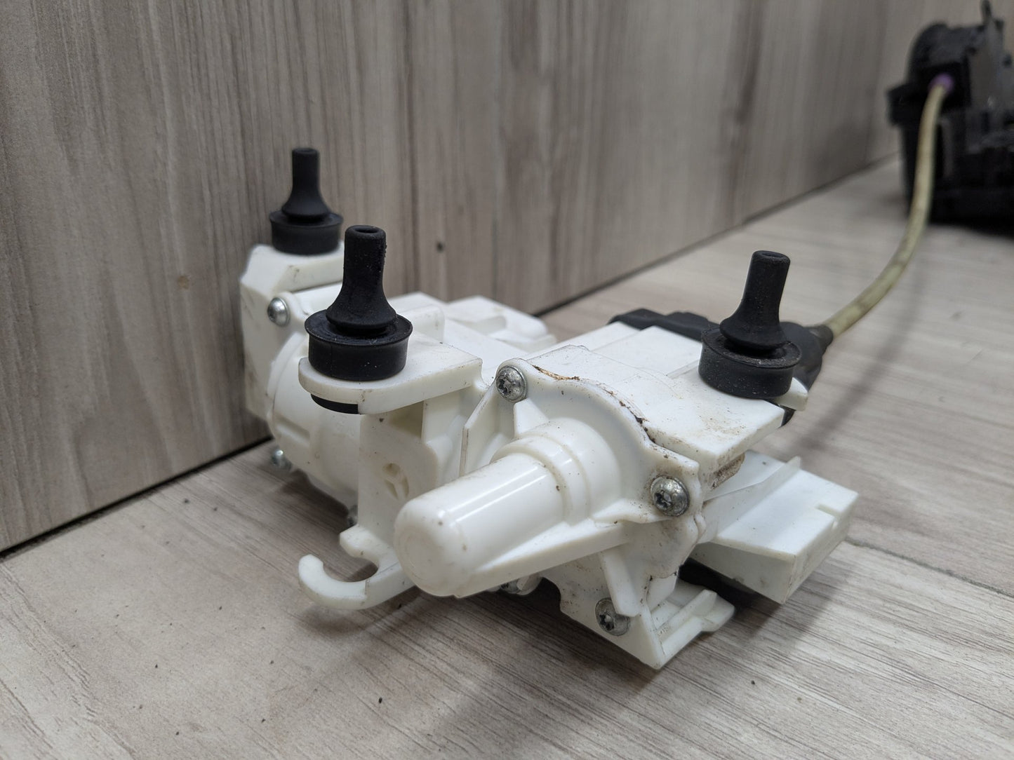 2016 BMW 750i G12 Rear Right Passenger Door Latch Lock Actuator w/ Soft Close 2581898 OEM BMW G12 740 750 B7 REAR RIGHT PASSENGER Door Lock Latch Actuator SOFT CLOSE