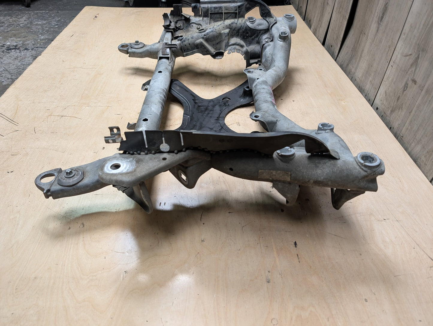 10-16 Mercedes A207 C207 W207 E350 E550 Front Subframe Engine Cradle Crossmember