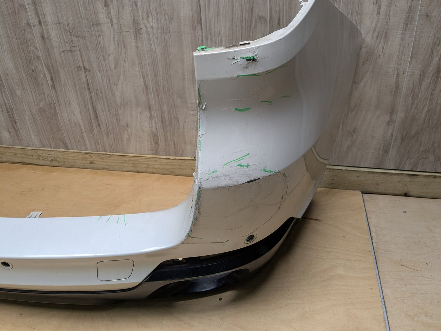 *14-18 OEM BMW F15 X5 Rear Bumper Cover PDC Holes w/ Diffuser N55 N57 White A96 MINERALWEISS METALLIC (A96)