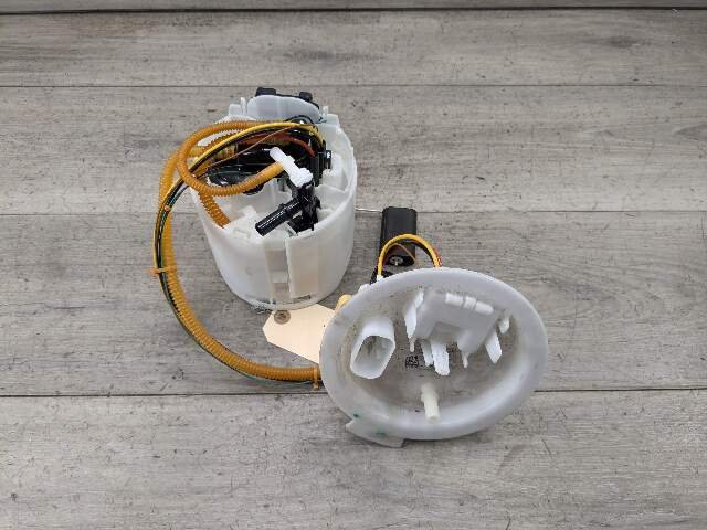 17-20 OEM BMW G30 M550iX Engine N63R Gas Tank Mount Fuel Pump w/ Sending Unit