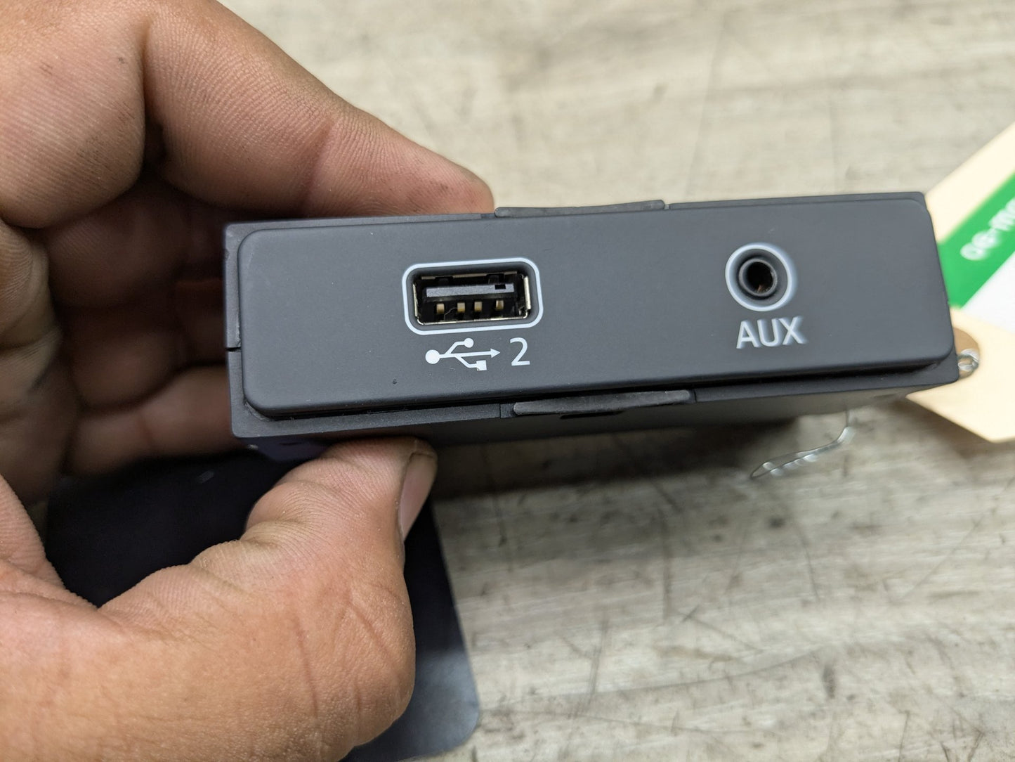 18-24 OEM AUDI A4 A5 Q5 S4 SQ5 Center Console USB Port Aux Jack Port Connection