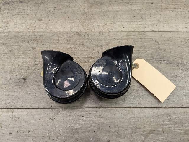 1996 - 2003 BMW Z3 E36 Alarm Horns SET 8407730 M54B25O0