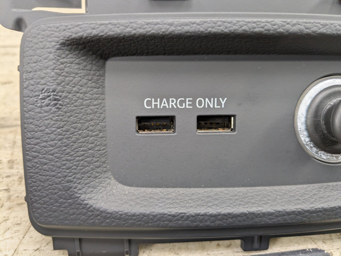 18-24 OEM AUDI Q5 SQ5 Rear Center Console Charger Port w/12 Volt Outlet