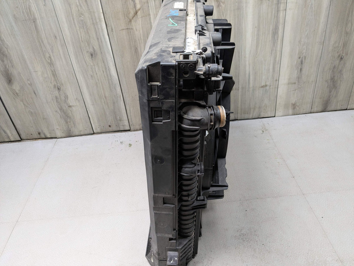 2018 BMW X3 G01 Radiator Cooling Condenser Fan Shroud Assembly SET 8487637