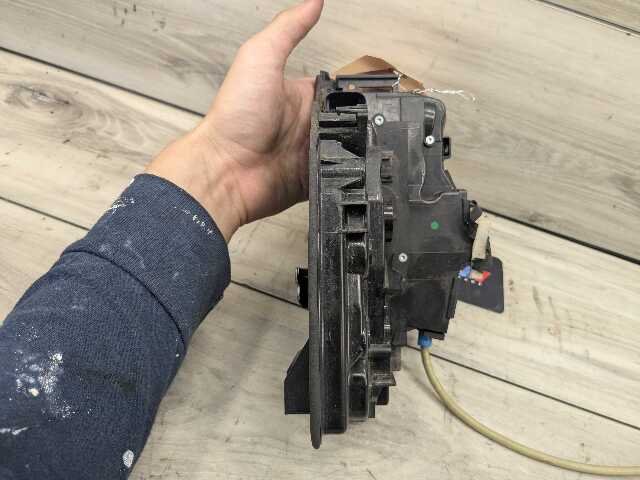 2016 BMW 750i G12 Rear Left Driver Door Latch Lock Actuator w/ Soft Close 2581897 16-22 OEM BMW G11 G12 REAR LEFT DRIVER Side Door Lock Latch Actuator SOFT CLOSE