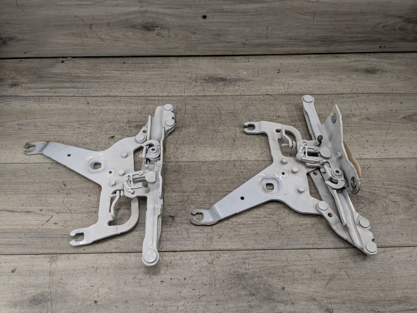 OEM BMW F15 F16 F85 X5 X6 Left Right Hood Hinge Support Bracket Brace SET